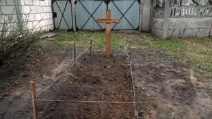 Anna enterró a su marido en el jardín trasero de casa