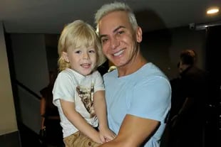 Flavio Mendoza junto a su hijo, Donisio, en el estreno de Stravaganza en el Luna Park