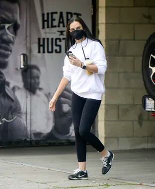 Demi Moore, tras un arduo entrenamiento, sale del gimnasio Heart & Hustle en Los Ángeles