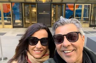 Jorge Gómez, junto a su mujer, Gabriela, en la casa de subastas Christies, en Nueva York