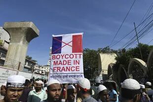 Manifestantes en Bangladesh piden el boicot de productos franceses