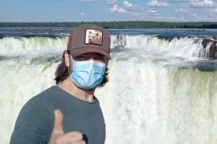 Álvaro Morte se mostró conmovido por los hermosos paisajes de las Cataratas del Iguazú, que son una de las 7 maravillas del mundo de la Unesco
