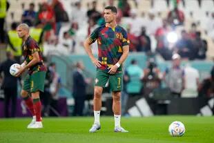 Cristiano Ronaldo entra en calor antes del partido entre Portugal y Suiza por octavos de final
