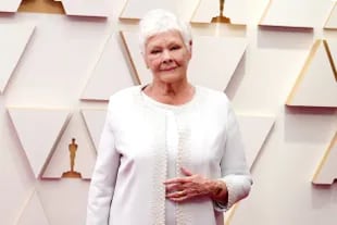 Judi Dench, muy elegante en los Oscar