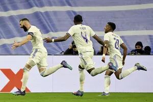 Real Madrid remontó, derrotó a PSG con un Benzema maravilloso y pasó a los cuartos de final de la Champions