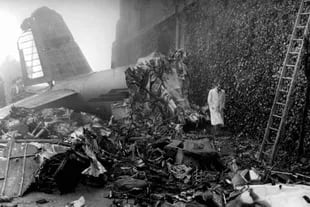 El avión que trasladaba al plantel de Torino en 1949, estrellado contra el campanario de la Basílica de Superga