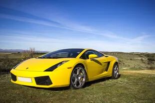 Es común verlo en amarillo; sin embargo, en la Argentina está la versión negra del polémico Lamborghini Gallardo