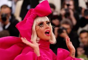 (Archivo) Lady Gaga ha sido una de las artistas con atuendos más llamativos en la gala del MET REUTERS/Andrew Kelly - HP1EF561OSV0Q