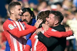 El abrazo de Simeone a Griezmann y la felicidad de Lucas Hernández, tras liquidar el partido