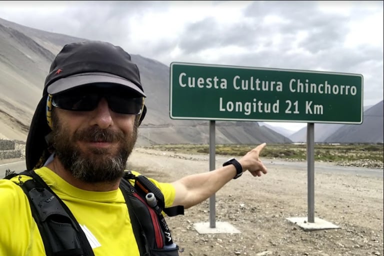 Juan Pablo Savonitti en la Cuesta Chinchorro, del norte chileno
