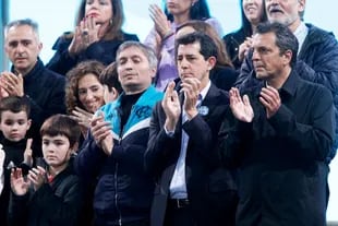 Máximo Kirchner; Wado de Pedro y Sergio Massa en el acto del 25 de mayo