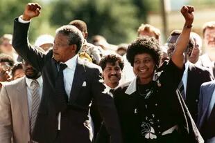 Winnie y Nelson Mandela se conocieron en 1957 y contrajeron matrimonio en 1958; recién en 1996 se divorciaron