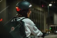 Para bicicleta: este casco tiene detección de caídas y ventilación interna