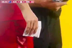 Cómo los australianos se quedaron con un papelito escrito en danés y lo descifraron para ganar el partido