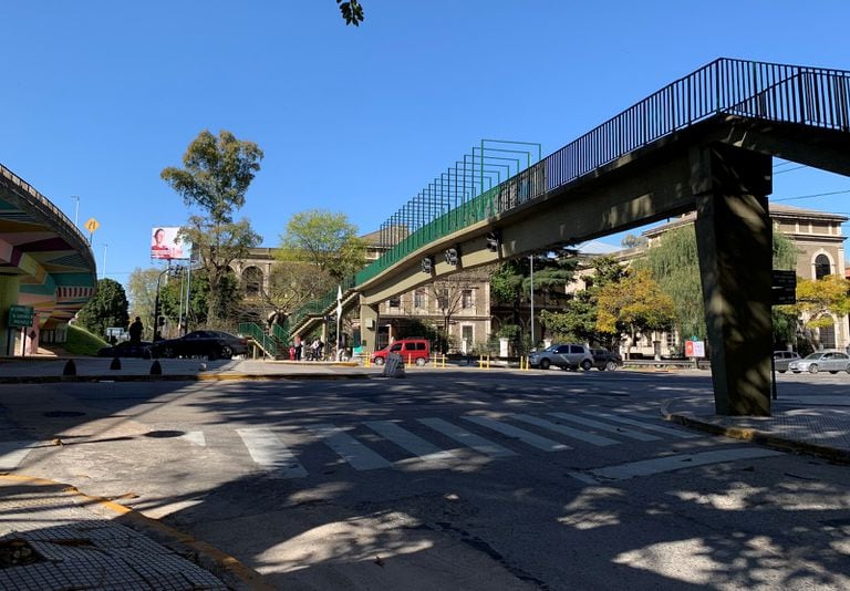 La escuela Raggio en 2020: la avenida General Paz pasa por donde antes se encontraba parte del pabellón femenino