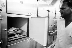 Una de las fotos que Wiener entregó a la revista Life es la que muestra el pie de la diva con una etiqueta en una cámara de la morgue