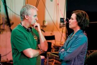 James Cameron junto a Sigourney Weaver