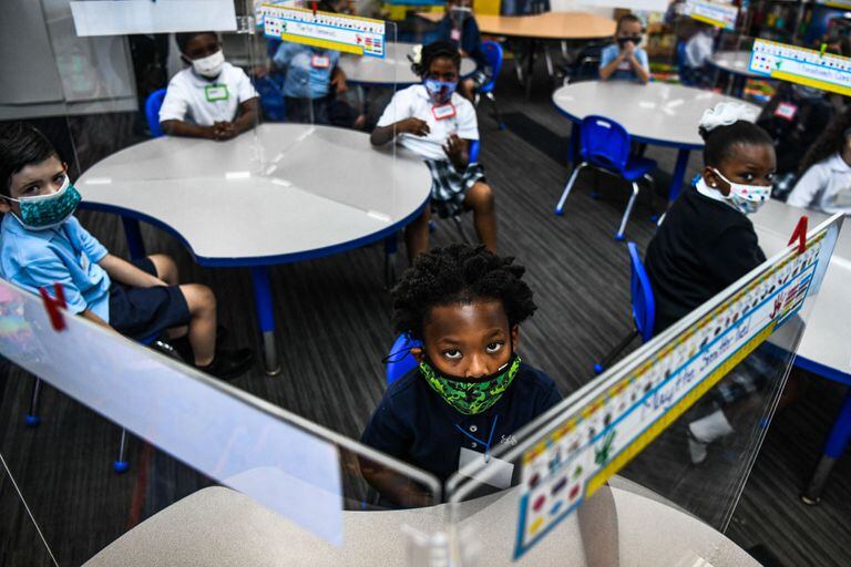 Qué hay detrás de la batalla que puso a las escuelas de Florida en el foco nacional