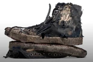 Balenciaga quiso demostrar con una campaña muy llamativa que sus zapatillas de lona eran capaces de durar 100 años