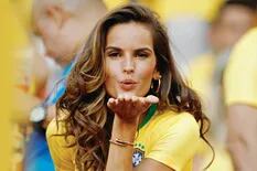 Mundial 2018: Brasil gana en las tribunas, con una hinchada de supermodelos