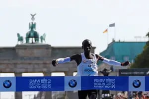 Un keniata estableció un nuevo récord mundial en la Maratón de Berlín
