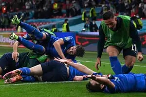 Italia eliminó a Austria con sufrimiento, dos golazos de suplentes y un récord de partidos invicto