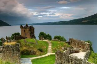 El lago Ness y su castillo, en Escocia