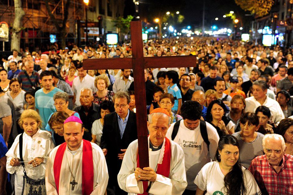 Durante el Viernes Santo, se lleva a cabo el Vía Crucis 