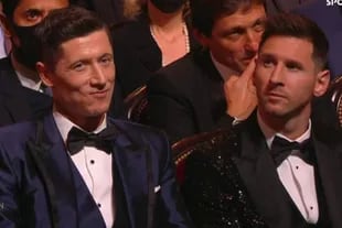 Lionel Messi y Robert Lewandowski, frente a frente, en la cancha y en las galas