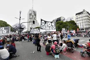 Piqueteros frente al ministerio de Desarollo Social