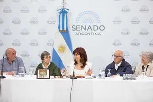 Cristina Fernández de Kirchner se reunió con Curas villeros, Curas en Opción por los pobres y hermanas, religiosas y laicas en el senado