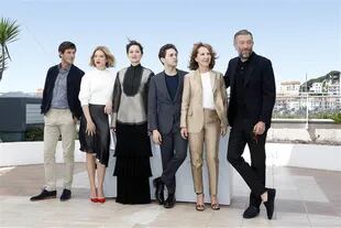 En Cannes: Gaspard Ulliel, Lea Seydoux,, Marion Cotillard, Xavier Dolan, Nathalie Baye y Vincent Cassel, durante la presentación de Es solo el fin del mundo