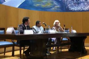 Márlon Reis fue acompañado durante el primer panel de la jonarda por el analista internacional Gustavo Segré y la abogada constitucionalista María Cristina Girotti