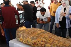 Desentierran féretros de miles de años en Egipto y un particular detalle asombró a los investigadores