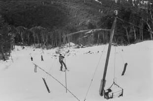 El primer telesquí que se construyó en el centro de esquí del Cerro Bayo.