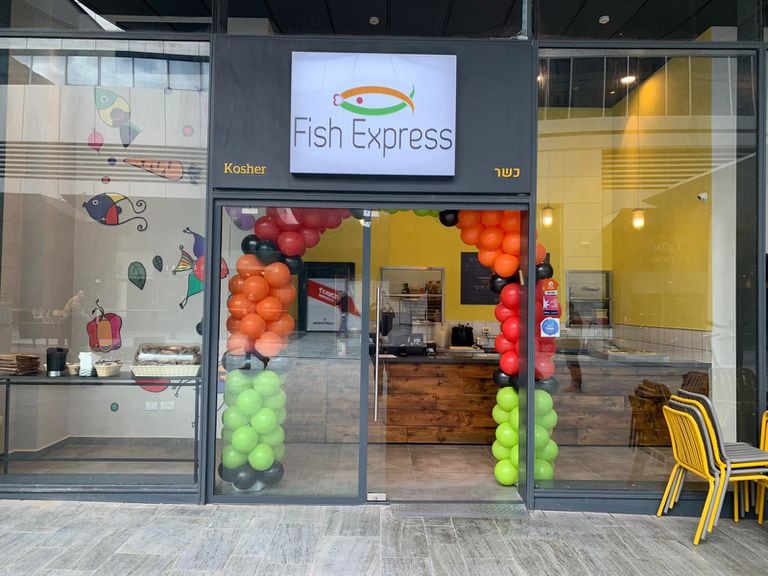 Fish Express, el local de Perla Regen y su esposo en Tel Aviv en la planta comercial de Alon Towers