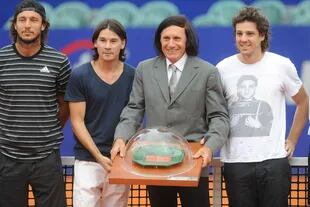 Mónaco, Coria y Gaudio con Guillermo Vilas durante la ceremonia de 2016 en la que el court central del BALTC fue bautizado con el nombre del hombre que popularizó el tenis en la Argentina. 