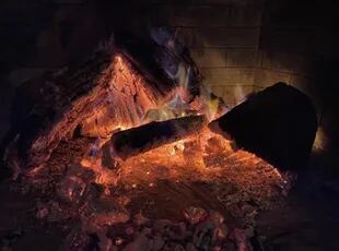 "Fuego, centro de calor de nuestro hogar familiar", escribió en Instagram, junto a una foto de su chimenea