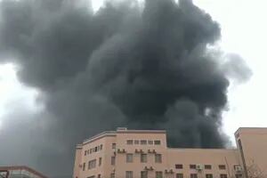 Voraz incendio en una edificio de la principal agencia de inteligencia de Rusia