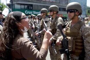 Piñera defiende su decisión de haber desplegado al Ejército para contener la protesta