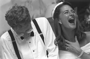 Bill y Melinda, el día de su boda, en una foto que ella subió a su cuenta de Twitter cuando cumplieron 25 años de casados