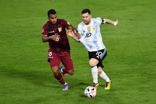 Messi en acción ante Venezuela, en el último partido que jugó para la  Argentina ante Venezuela, por las eliminatorias de la Copa del Mundo Qatar 2022