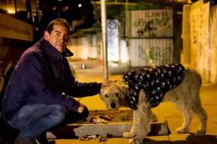 Murió el millonario que dejó su vida de lujos para cuidar perros callejeros