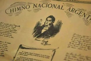 Día del Himno Nacional: de Charly García a Mercedes Sosa, 10 versiones para festejar su aniversario
