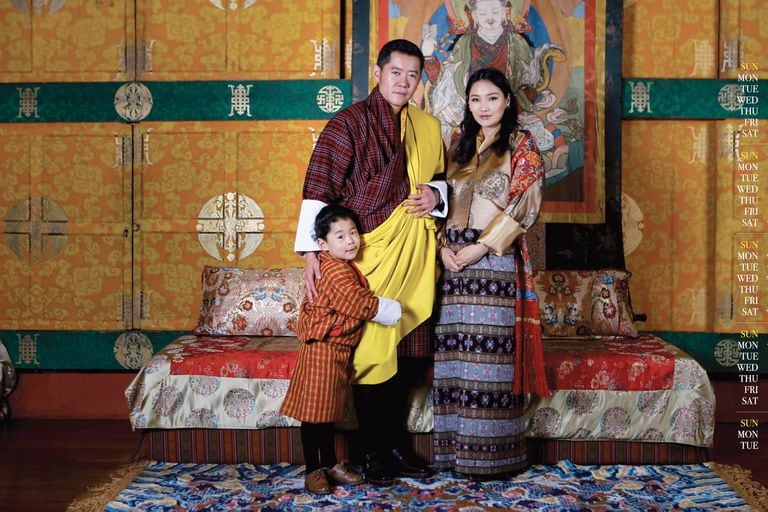 Los reyes junto al mayor de sus herederos, el príncipe Gyalsey Jigme Namgyel