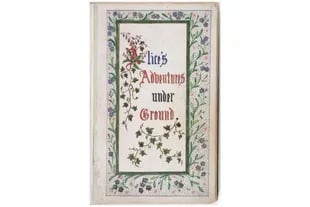 Lewis Carroll le regaló a Alice el manuscrito con el nombre de "Las aventuras de Alicia bajo tierra"