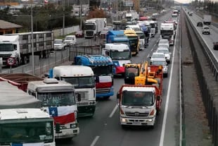 Dozens of trucks block Route 5 in Chile, among other places, demanding greater safety and improvements in terms of costs and working conditions
