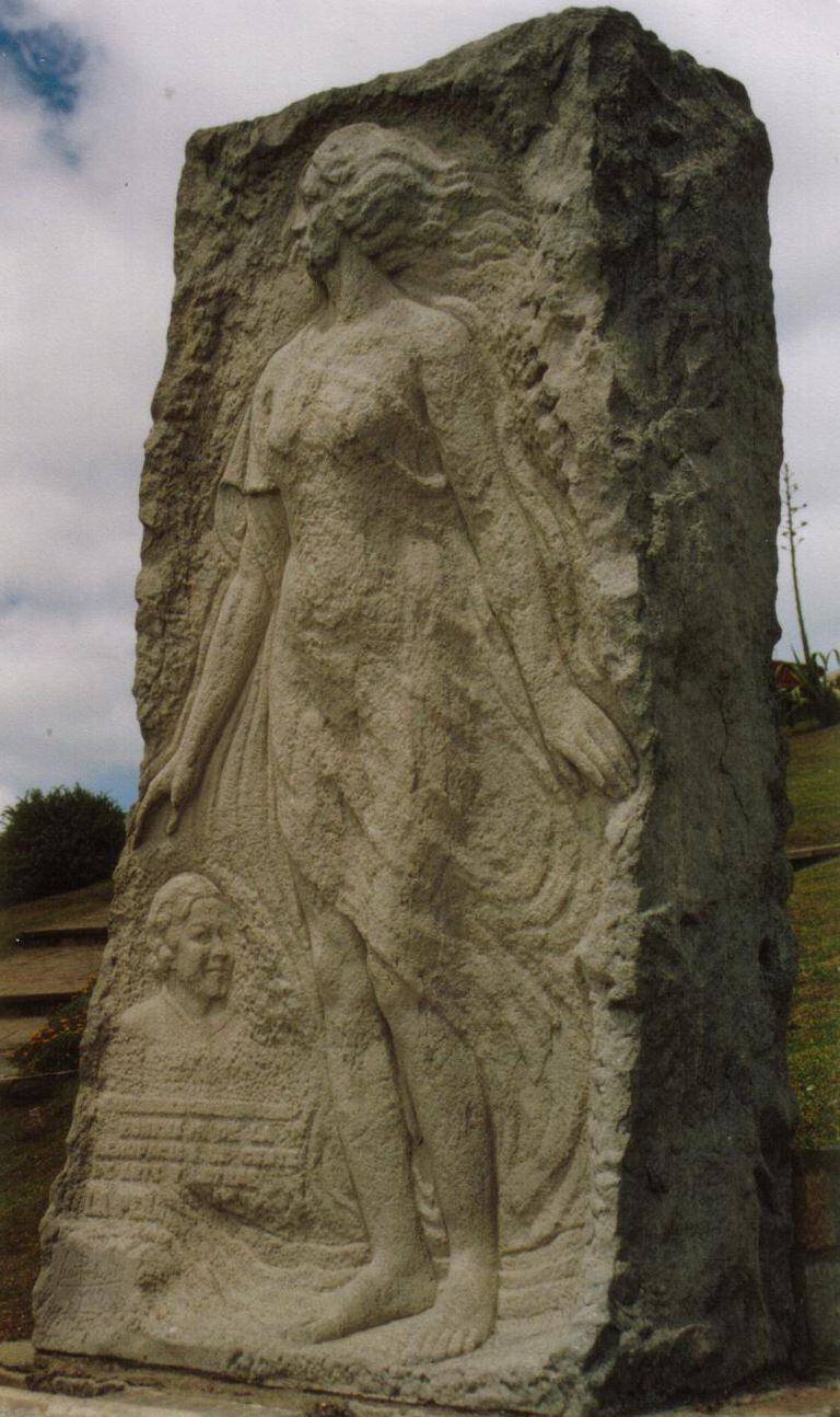 Monumento a Alfonsina frente a la playa La Perla. Fuente: Wikipedia