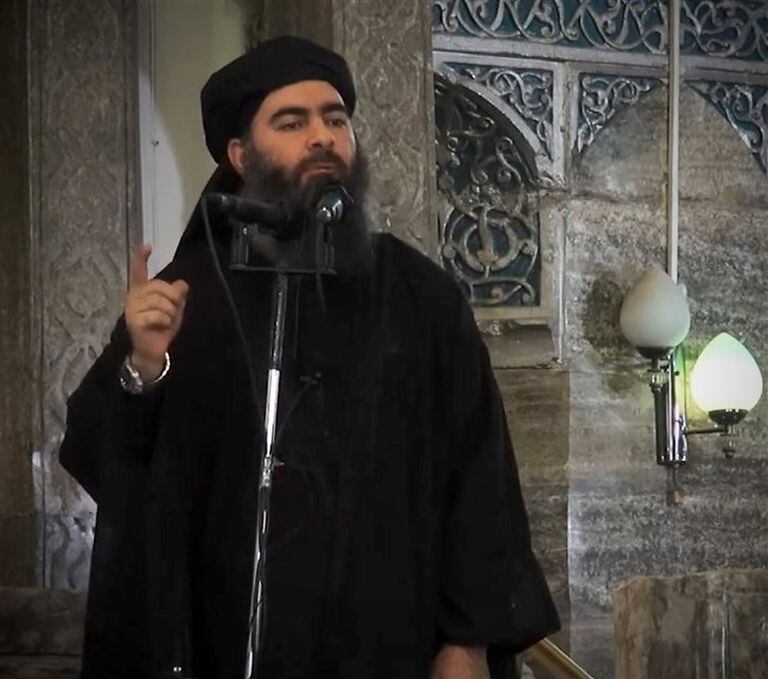 Una de las dos imágenes que se conocen de Al-Baghdadi es de julio pasado, en una mezquita en Mosul