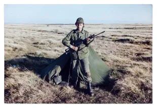 El conscripto Martín Borba fotografiado durante el conflicto de las islas Malvinas